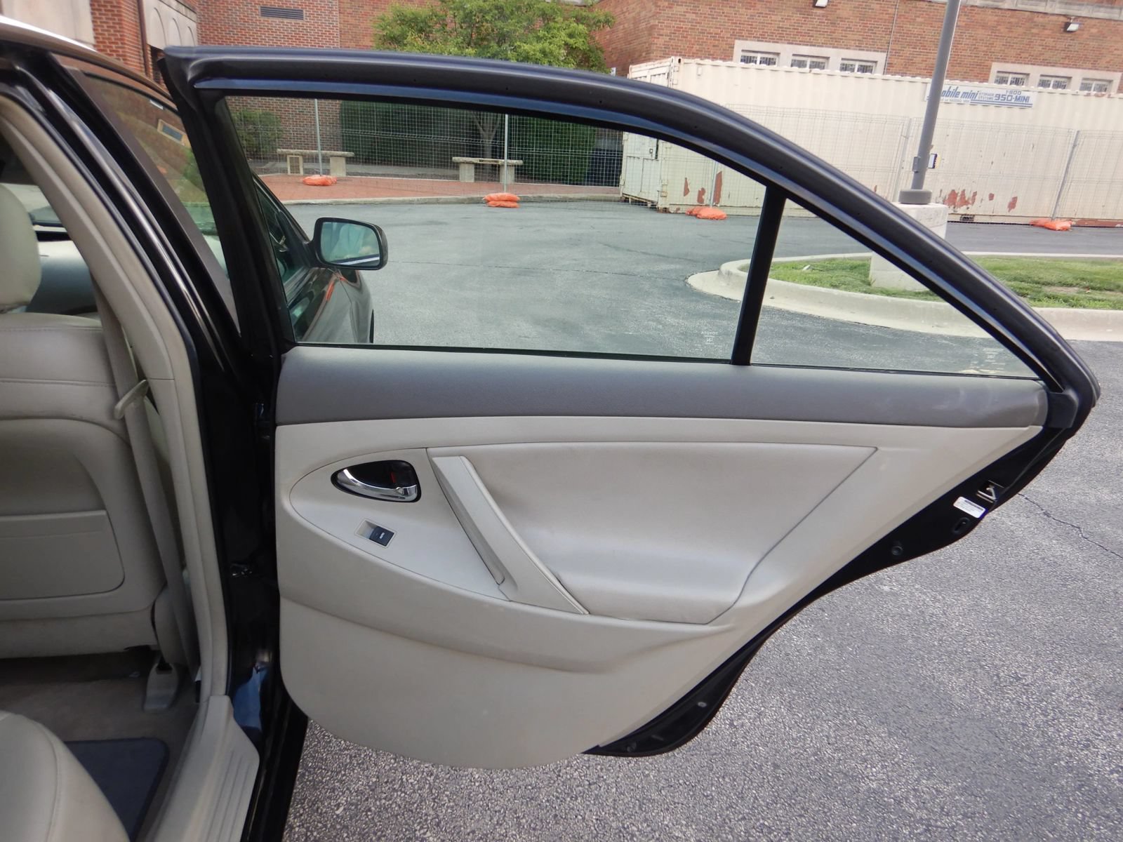 Used 2010 Toyota Camry LE FWD image 16