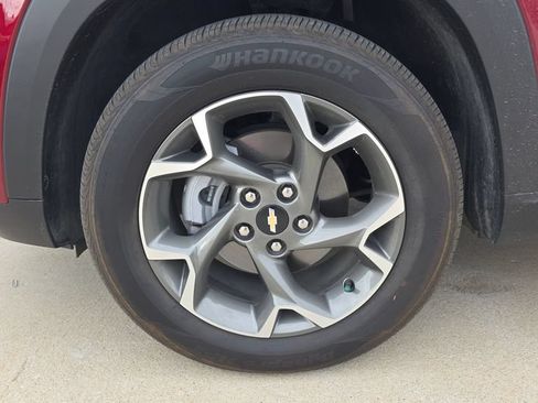 Used 2025 Chevrolet Trax LT w/ LT Convenience Package FWD image 10