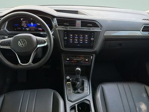 Certified 2022 Volkswagen Tiguan SE FWD image 11