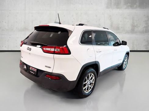 Used 2018 Jeep Cherokee Latitude Plus w/ Cold Weather Group image 5