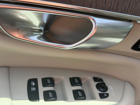 Certified 2023 Volvo XC90 B6 Plus w/ Protection Package AWD/4WD image 17