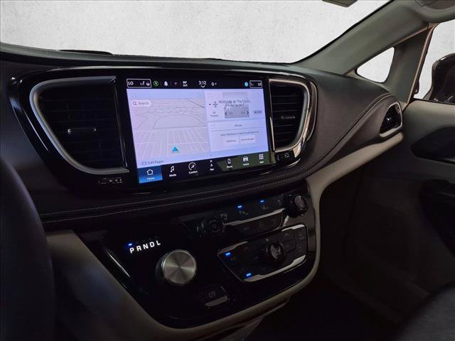Used 2022 Chrysler Pacifica Touring-L w/ Uconnect Theater Family Group FWD image 21
