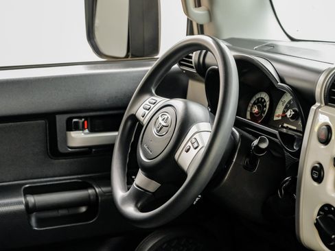 Used 2012 Toyota FJ Cruiser 4WD image 14