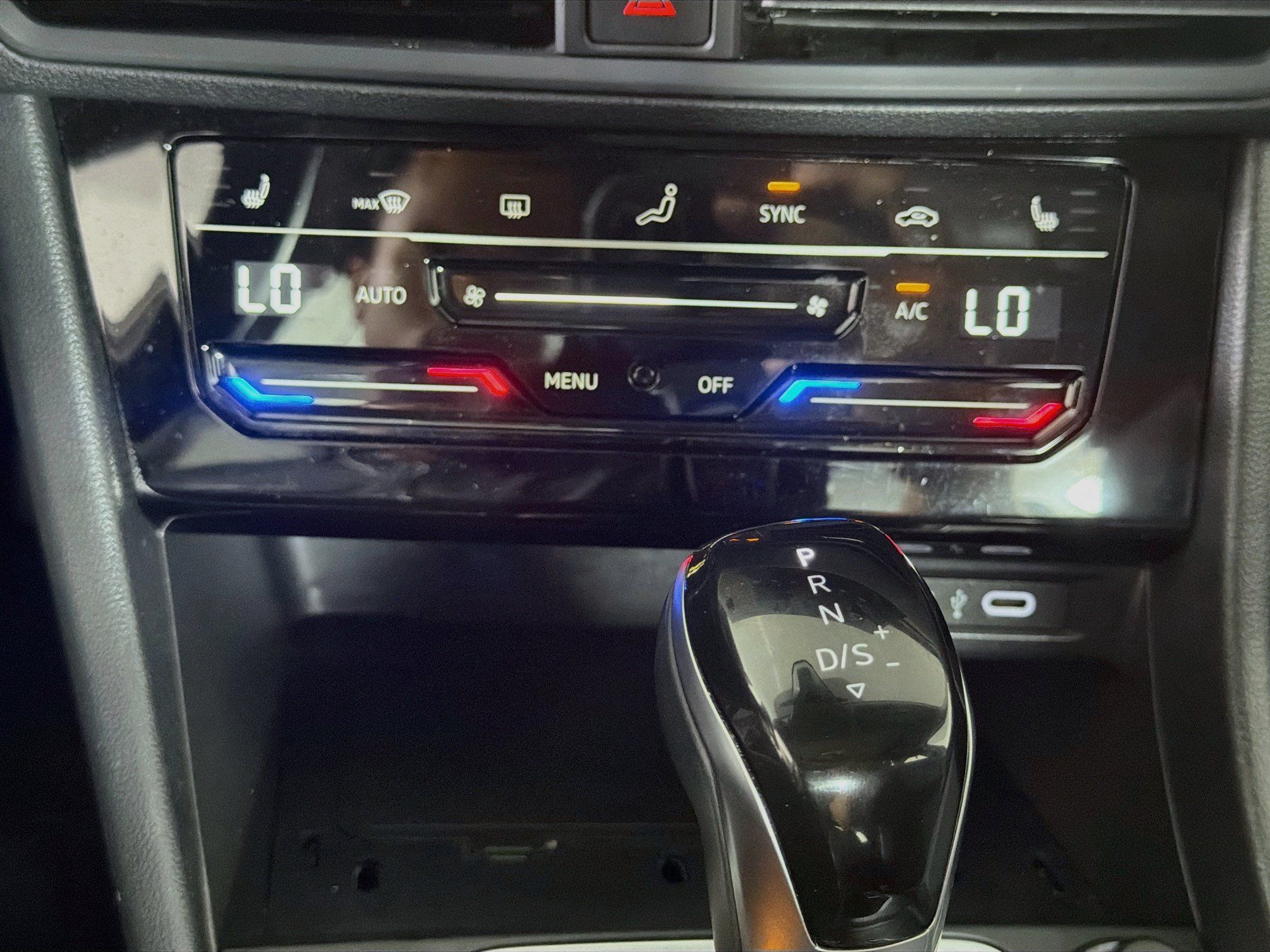 Used 2025 Volkswagen Jetta SE FWD image 22
