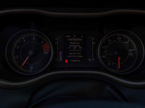 Used 2016 Jeep Cherokee Sport image 13