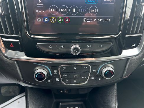 Used 2023 Chevrolet Traverse RS FWD image 18