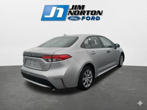 Used 2021 Toyota Corolla LE image 10