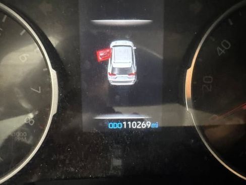 Used 2019 Toyota RAV4 XLE w/ Convenience Package FWD image 14