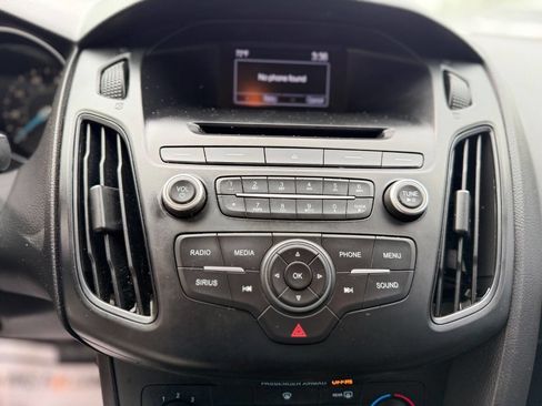 Used 2017 Ford Focus SE w/ Cold Weather Package FWD image 14