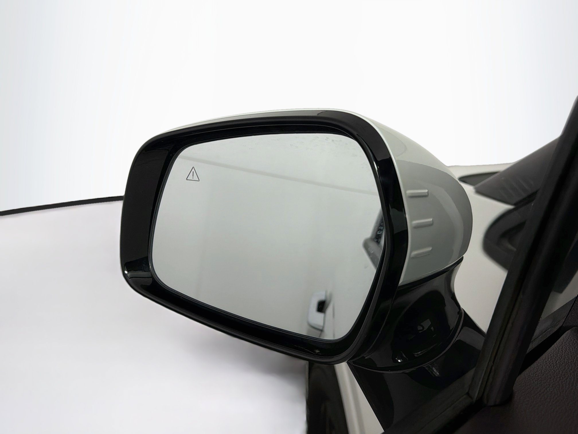 Used 2025 Kia Carnival FWD image 16