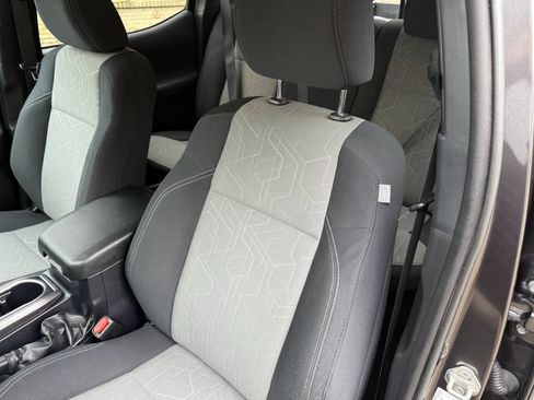 Used 2020 Toyota Tacoma TRD Off-Road w/ Blackout Package image 35