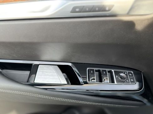 Used 2025 Cadillac Escalade Premium Luxury Platinum image 15