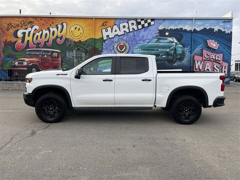 Used 2023 Chevrolet Silverado 1500 ZR2 w/ Technology Package image 2