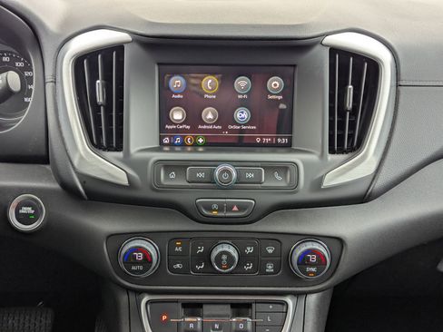 Used 2024 GMC Terrain SLE w/ Driver Convenience Package image 18