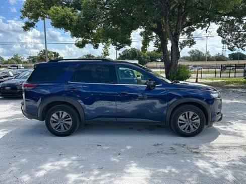 Used 2024 Nissan Pathfinder SV FWD image 19