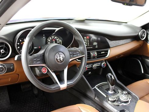 Used 2018 Alfa Romeo Giulia RWD image 7
