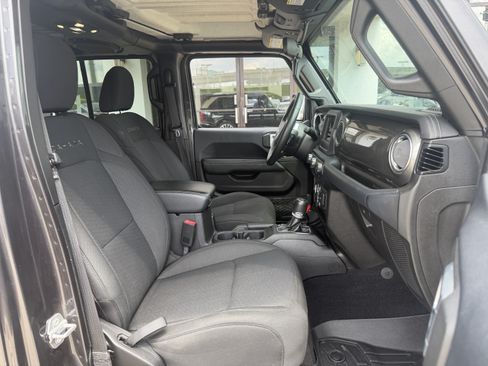 Used 2019 Jeep Wrangler Unlimited Sahara AWD/4WD image 21