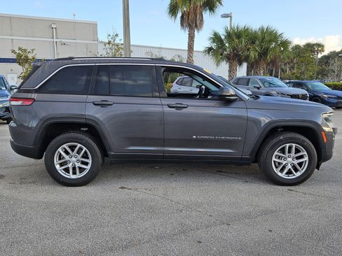 Used 2024 Jeep Grand Cherokee Laredo X image 3