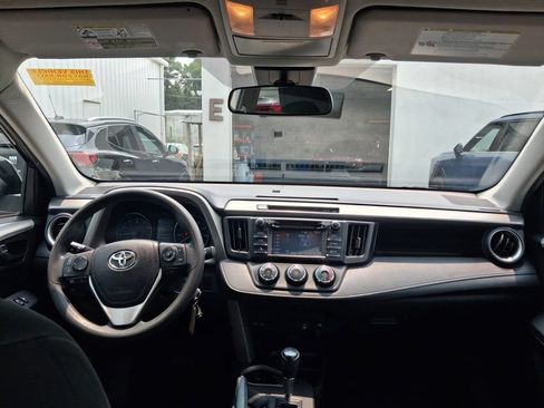 Used 2017 Toyota RAV4 LE AWD/4WD image 20