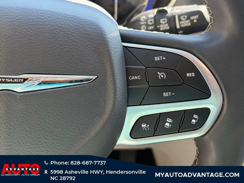 Used 2023 Chrysler Pacifica Touring-L FWD image 21