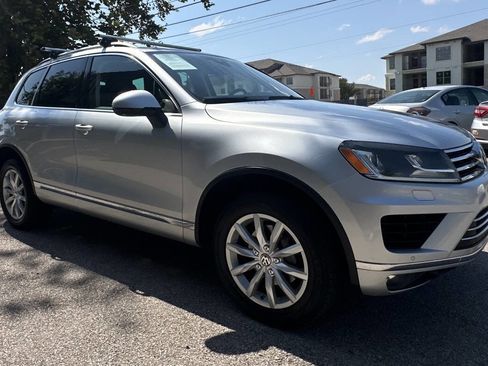 Used 2016 Volkswagen Touareg Sport image 3