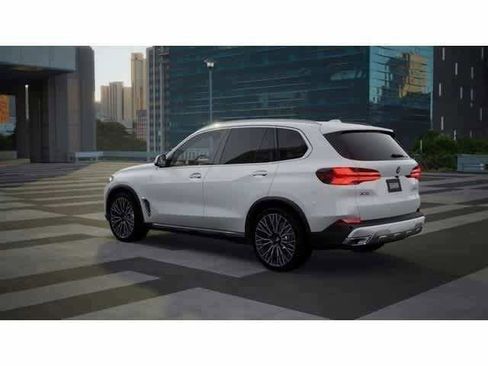 Used 2026 BMW X5 xDrive40i AWD/4WD image 2