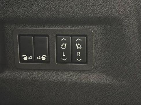 Used 2023 GMC Yukon XL Denali Ultimate AWD/4WD image 29
