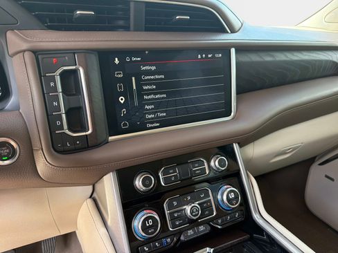 Used 2023 GMC Yukon Denali AWD/4WD image 24