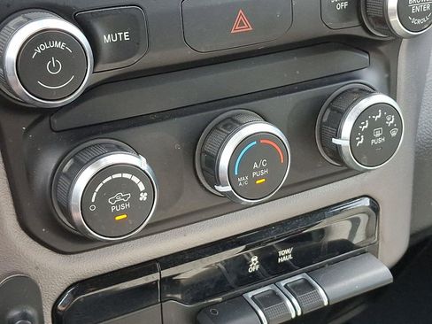 Used 2019 RAM 1500 Big Horn image 15