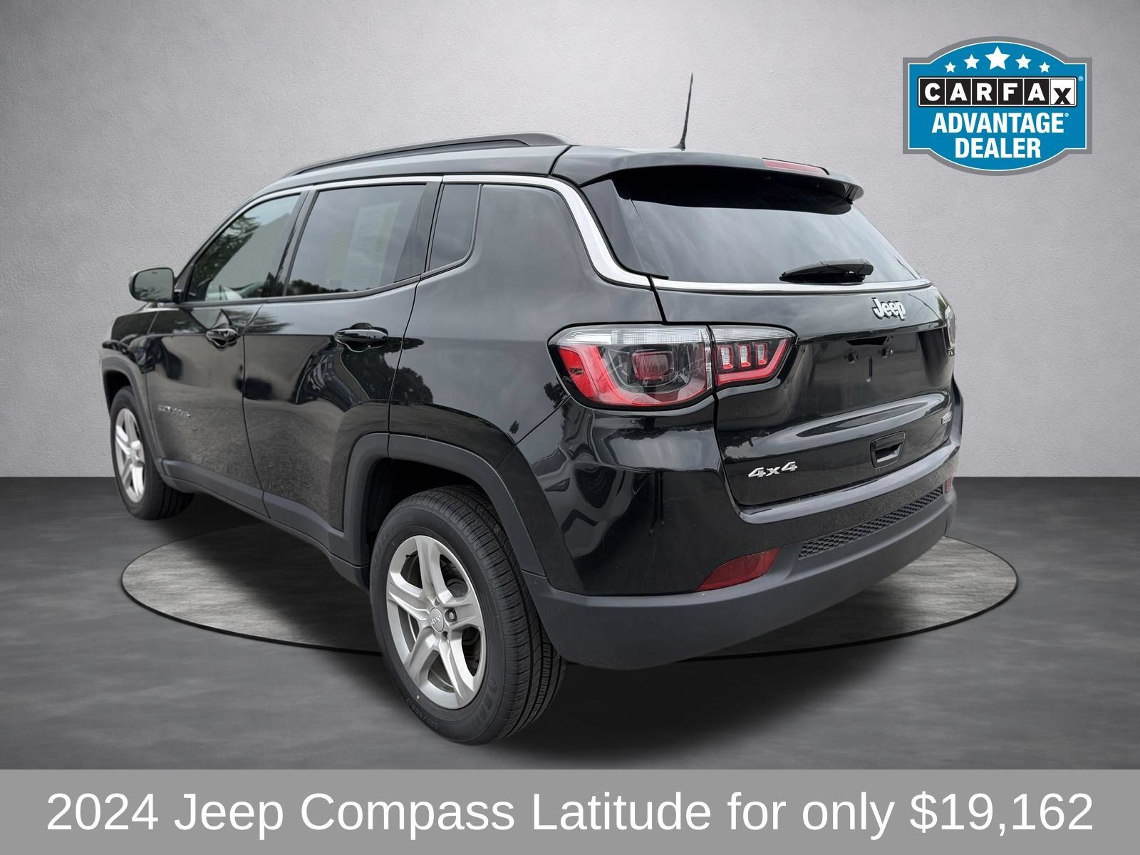Used 2024 Jeep Compass Latitude AWD/4WD image 3