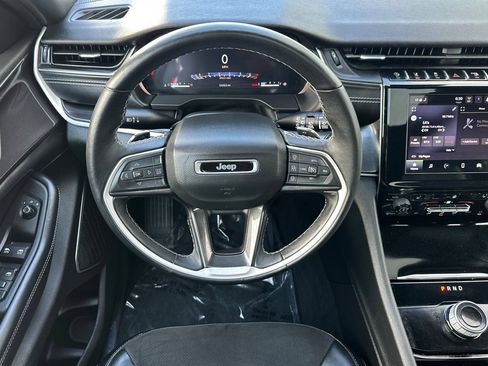 Used 2022 Jeep Grand Cherokee Altitude AWD/4WD image 12