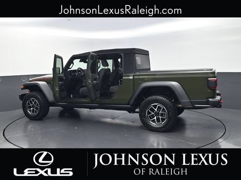 Used 2024 Jeep Gladiator Rubicon w/ Convenience Group AWD/4WD image 39