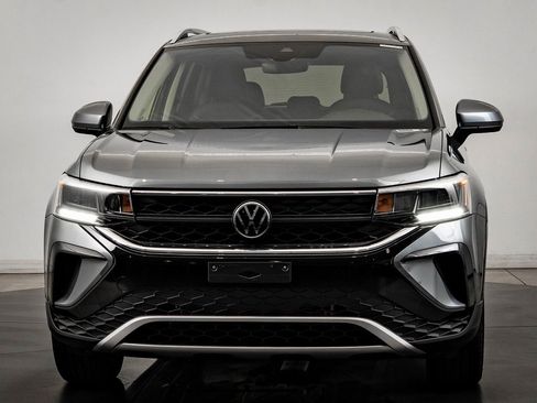 Used 2024 Volkswagen Taos SE image 2