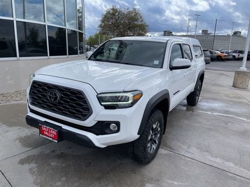 Used 2021 Toyota Tacoma TRD Off-Road w/ Technology Package AWD/4WD image 2
