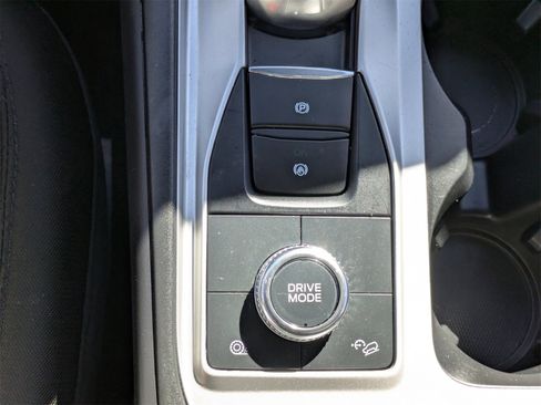 Used 2022 Ford Explorer XLT image 24