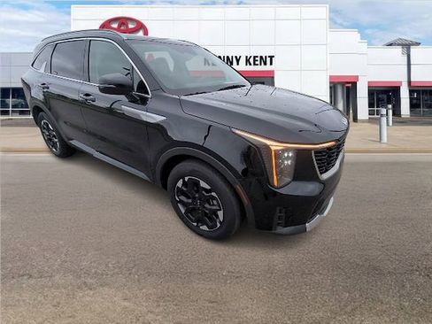 Used 2024 Kia Sorento S image 1