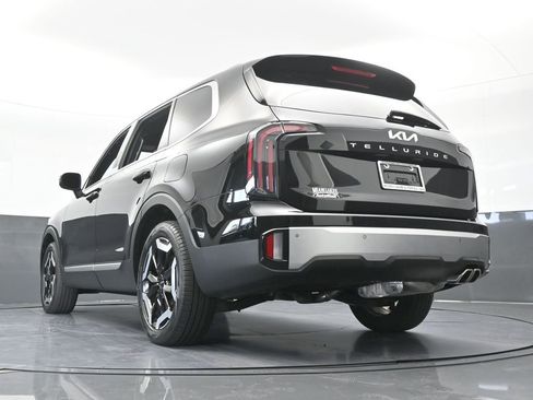 Used 2024 Kia Telluride EX w/ EX Captain's Chair Package FWD image 60