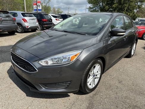 Used 2016 Ford Focus SE image 2