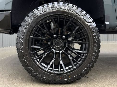 Used 2026 Chevrolet Silverado 1500 LT Trail Boss w/ LT Trail Boss Premium Package AWD/4WD image 9