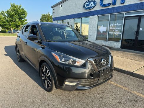 Used 2020 Nissan Kicks SR FWD image 2