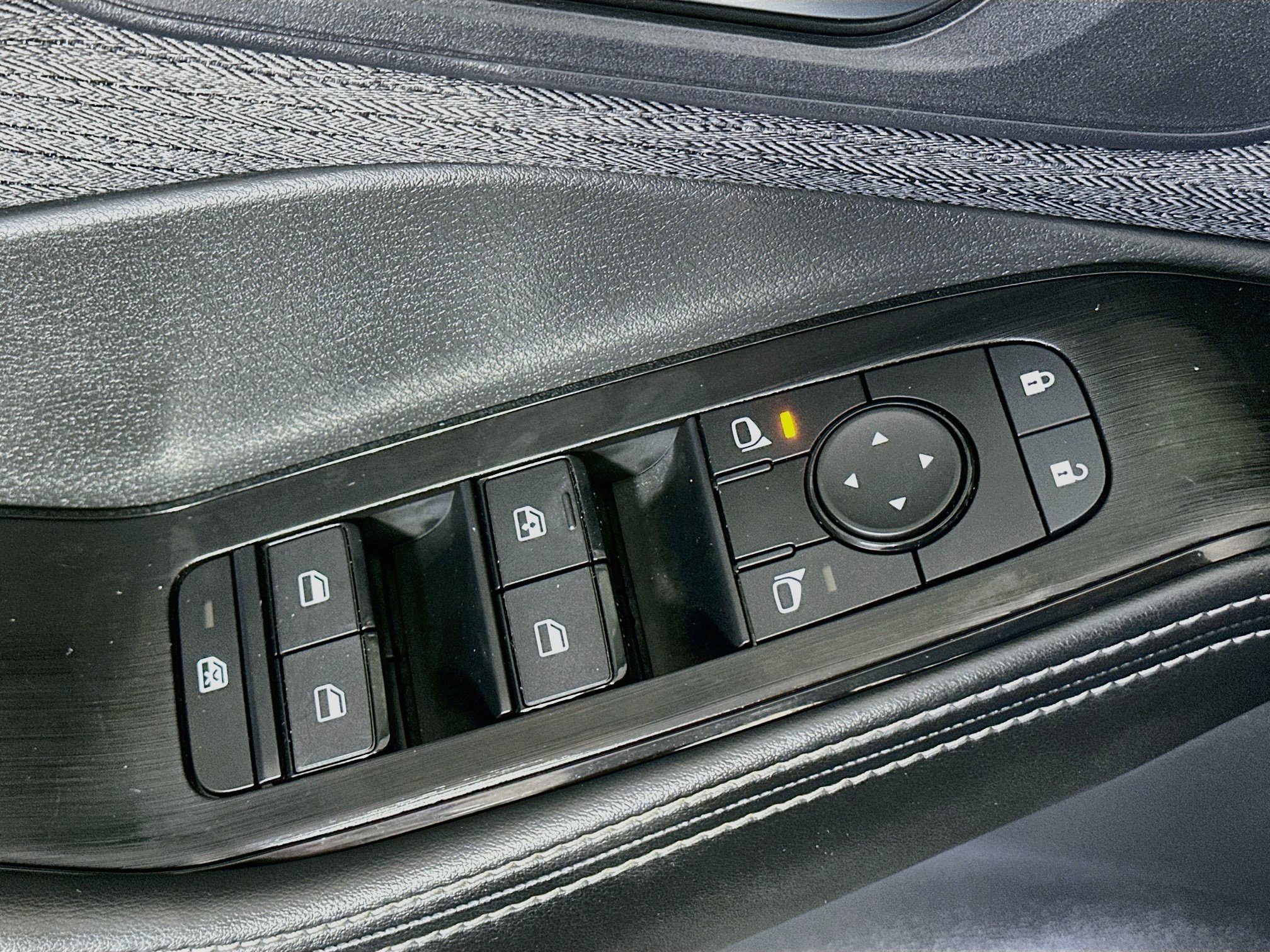 Used 2023 Nissan Rogue SV FWD image 15