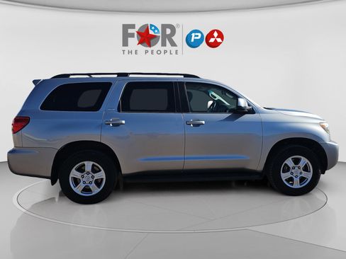 Used 2016 Toyota Sequoia SR5 w/ Premium Package image 6
