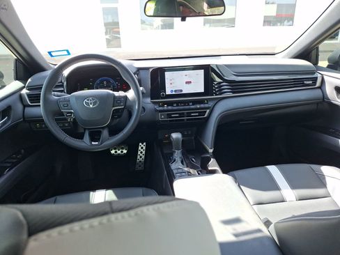 Used 2025 Toyota Camry SE image 19