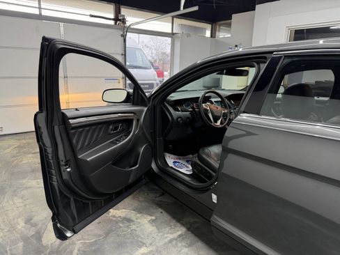 Used 2017 Ford Taurus Limited image 13