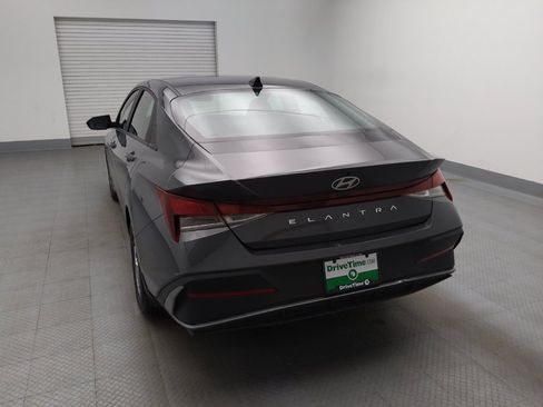 Used 2024 Hyundai Elantra SE FWD image 6