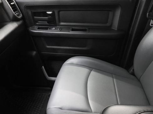 Used 2024 RAM 3500 Tradesman w/ Chrome Appearance Group image 13