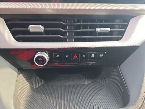 Used 2025 Ford Explorer Active image 28