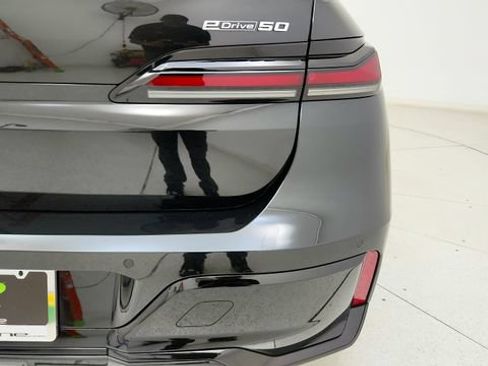 Used 2025 BMW i7 xDrive60 w/ Executive Package RWD image 28
