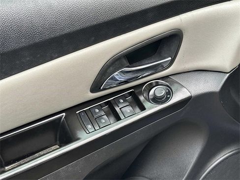 Used 2014 Chevrolet Cruze LS image 14