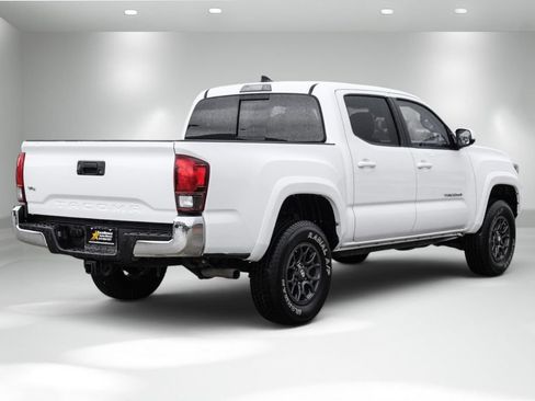 Used 2018 Toyota Tacoma SR5 RWD image 6